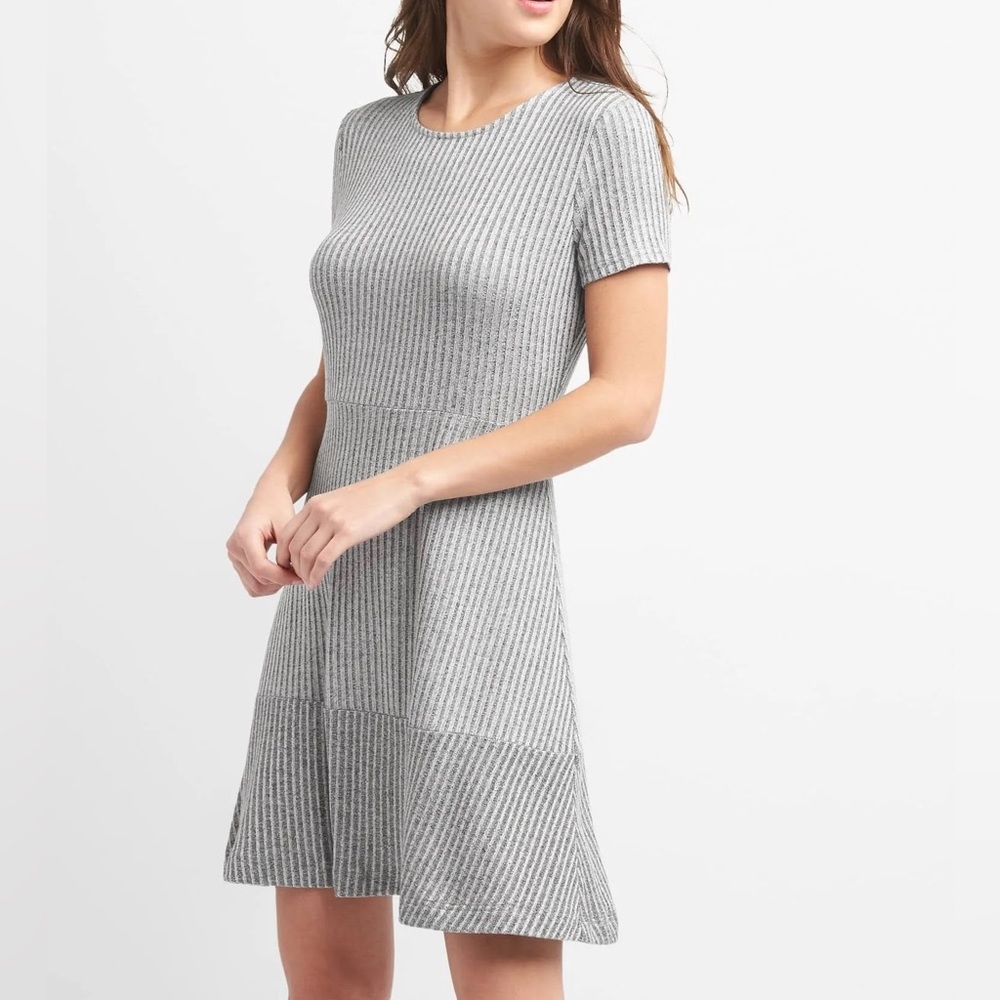 GAP Dress Women’s Ribbed Softspun Knit Fit and Flare Grey XSP